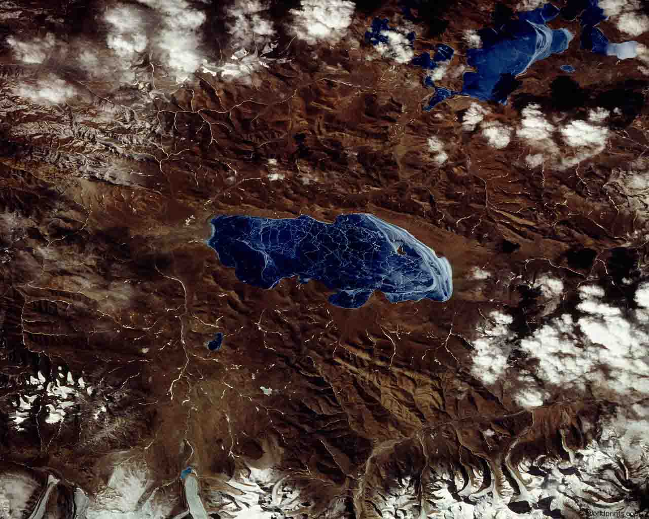 Вид озера из космоса  